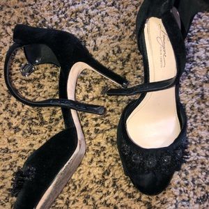 Vince Camuto heels 7.5